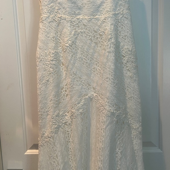 Allover Lace Tank Sheath Wedding Dress
GALINA WG3916 David’s bridal - Picture 9 of 14